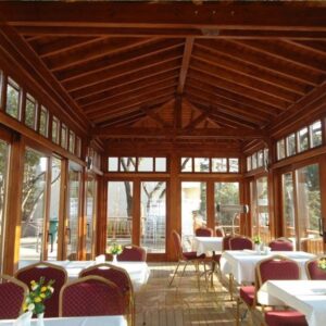 Casa de madera restaurante– Diseño panorámico, elegante y sostenible