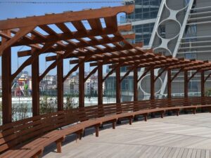 Pérgola con Bancos Integrados